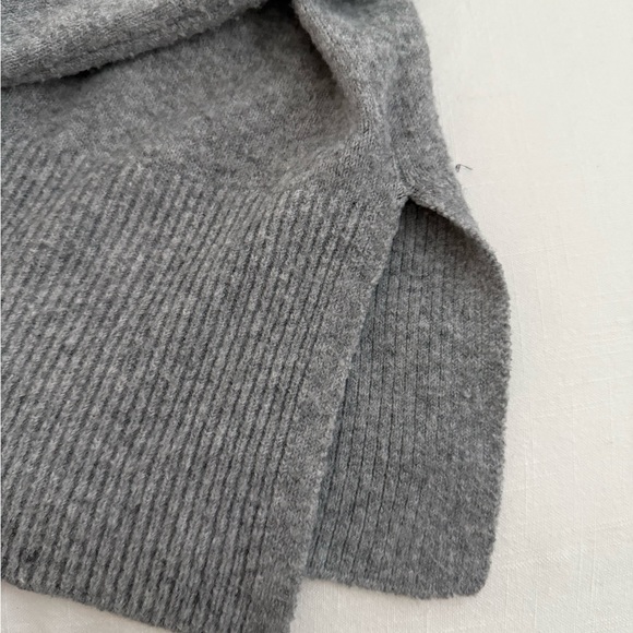 Gray Sweater - Picture 4 of 4
